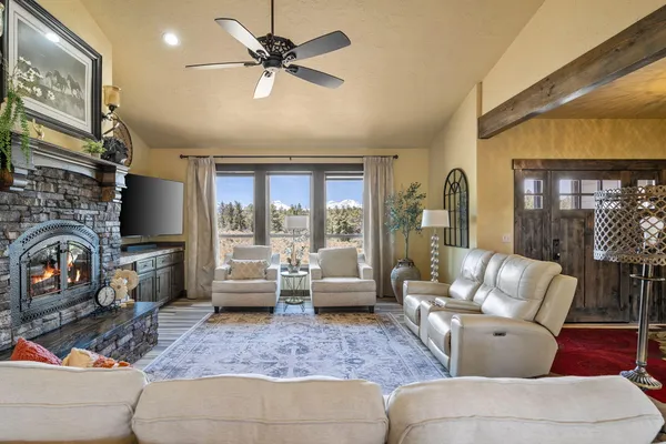 $1,590,000 | 68050 Fryrear Road, Sisters, OR 97759