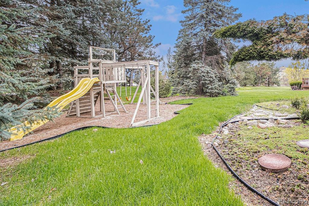4670 Covington Court Rochester, MI 48306 - Photo 37 of 39