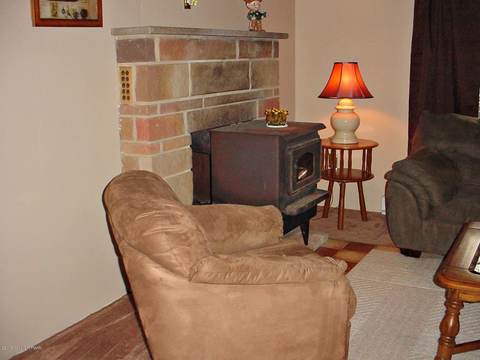 164 Buckhill Road Albrightsville, PA 18210 - Photo 8 of 21 a living room with furniture