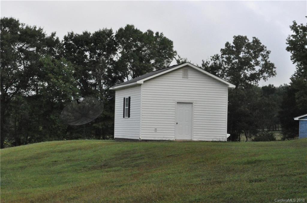 1200 Macedonia Church Road Campobello, SC 29322 - Photo 26 of 26 a front view of house with garden