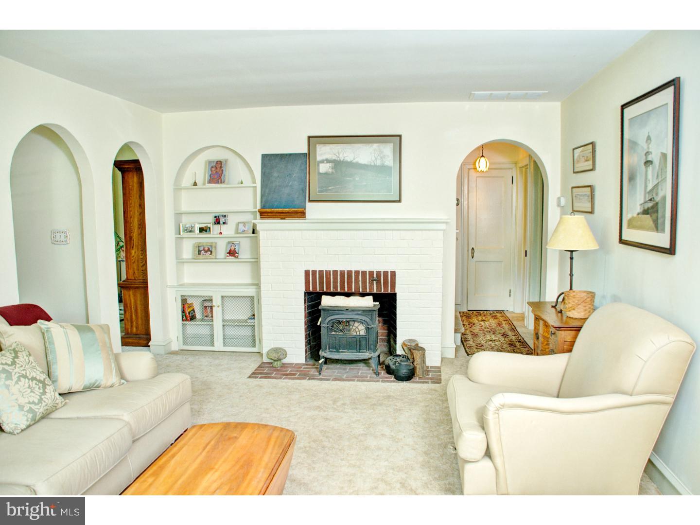 1235 Valley Forge Road Norristown, PA 19403 - Photo 11 of 22 Living Room