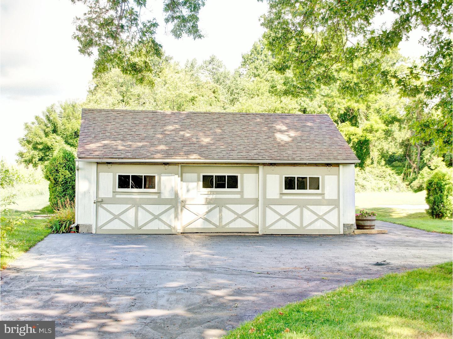 1235 Valley Forge Road Norristown, PA 19403 - Photo 3 of 22 Garage