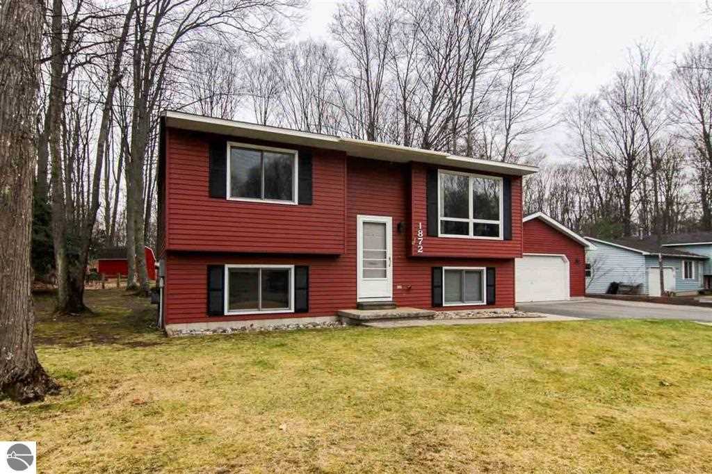 1872 Lardie Road Traverse City, MI 49696 - Photo 1 of 33 1895383.JPG