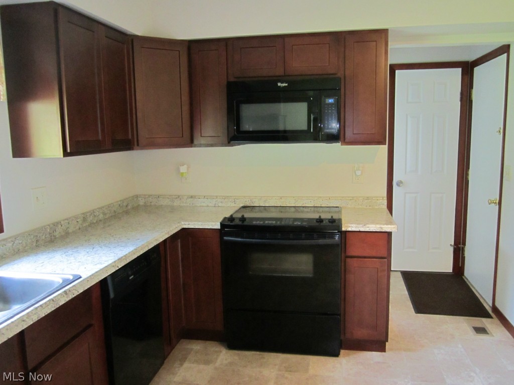 13701 Radcliffe Road Chardon, OH 44024 - Photo 13 of 25