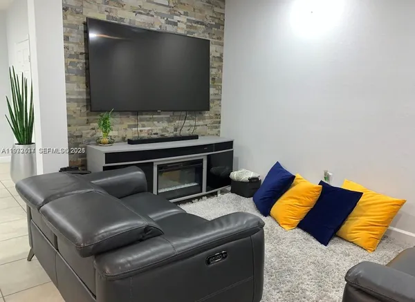 $3,400 | 3392 West 90th Terrace, Hialeah, FL 33018