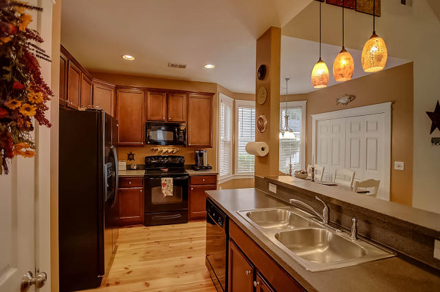 1691 Bee Balm Road Johns Island, SC 29455 - Photo 12 of 32 Kitchen