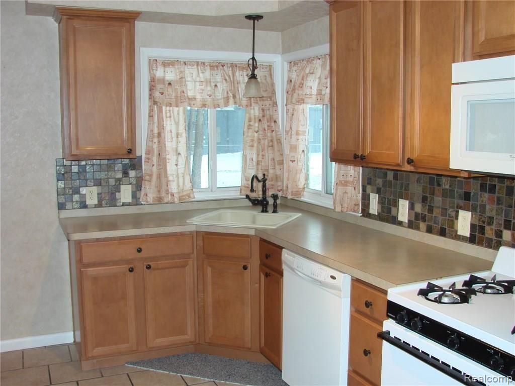 24720 Ridgedale Street Oak Park, MI 48237 - Photo 16 of 31
