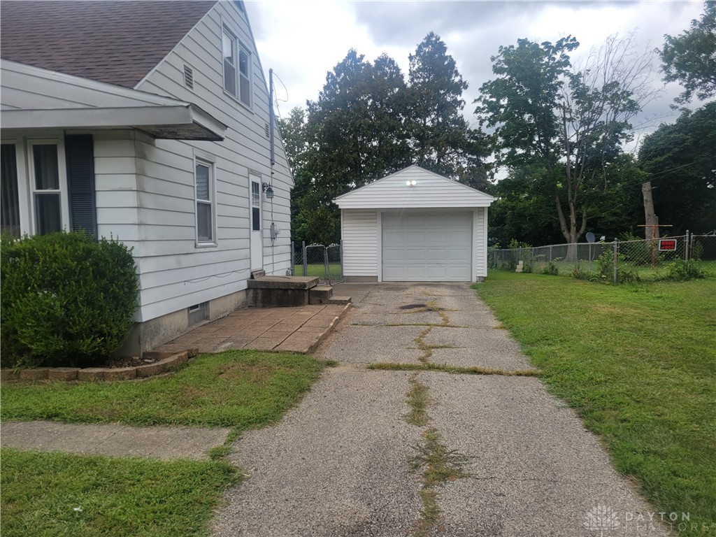 4060 Halworth Road Dayton, OH 45405 - Photo 2 of 16