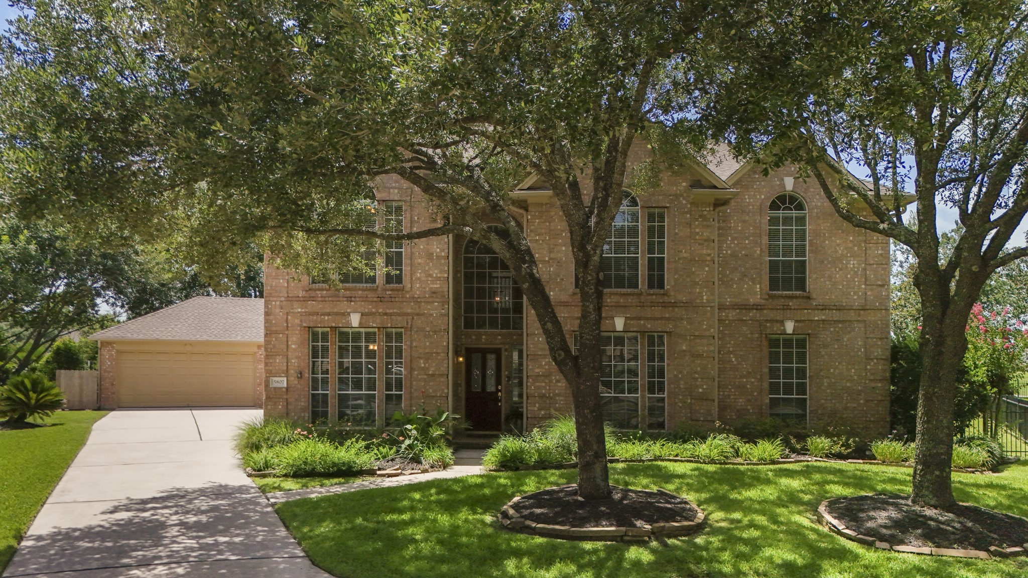 Welcome to 5807 Sequoia Trace Court, where life in Windrose means golf course views, resort-style outdoor living, and neighborhood amenities just minutes from home. Nestled on an oversized cul-de-sac lot beneath mature oaks, this Ashton Woods home makes a memorable first impression before you even step inside.