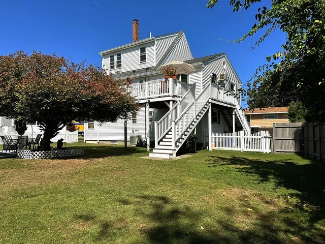 a view of a house with a yard