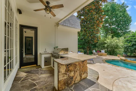 $1,595,000 | 319 South Silvershire Circle, The Woodlands, TX 77381