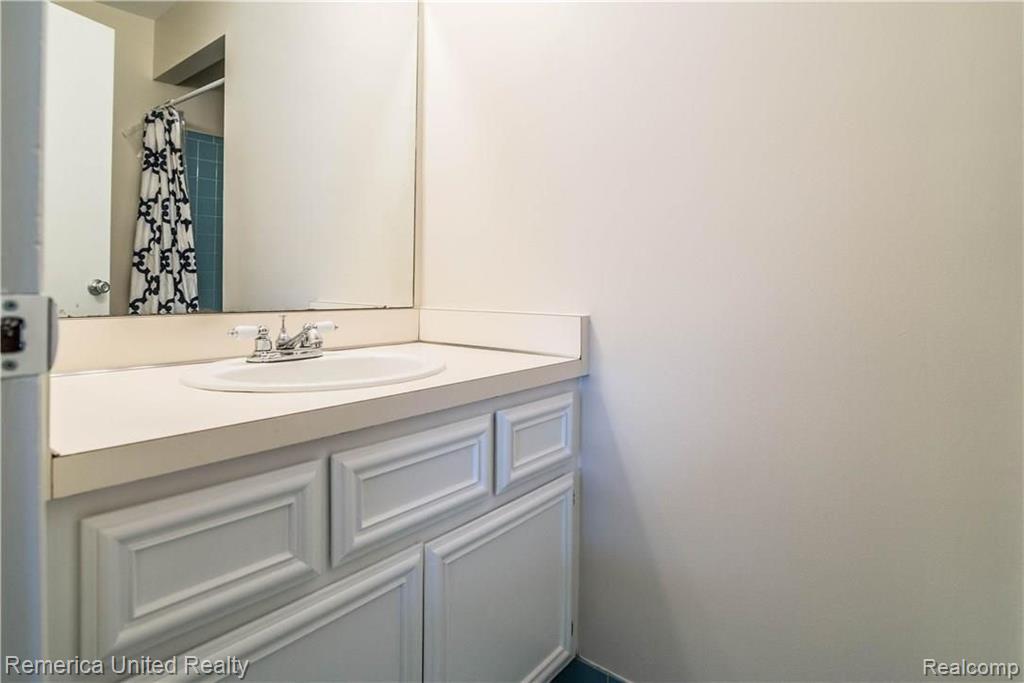 2105 Warrington Road Rochester Hills, MI 48307 - Photo 28 of 36