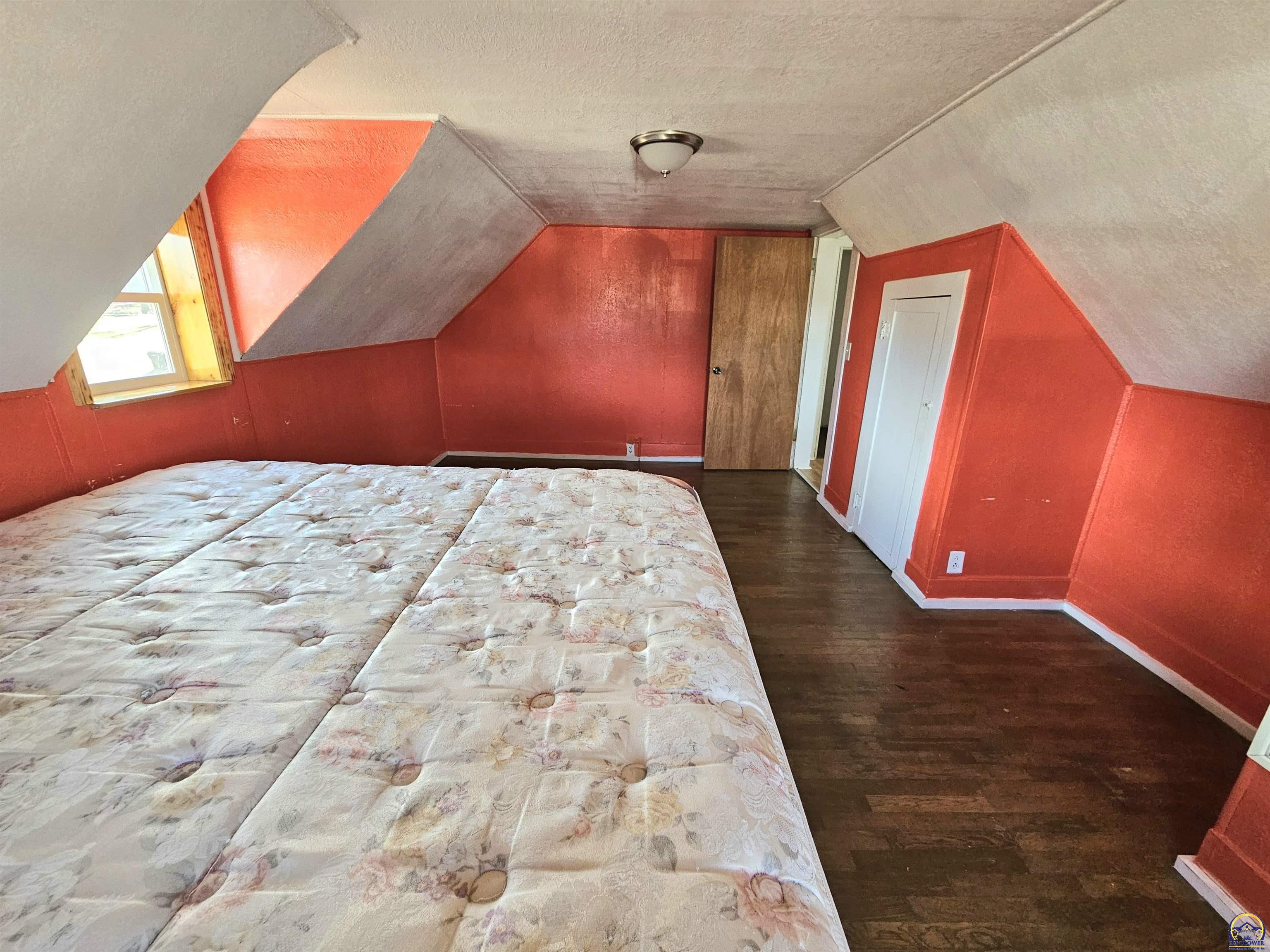 2029 Southeast 10th Avenue Topeka, KS 66607 - Photo 20 of 28