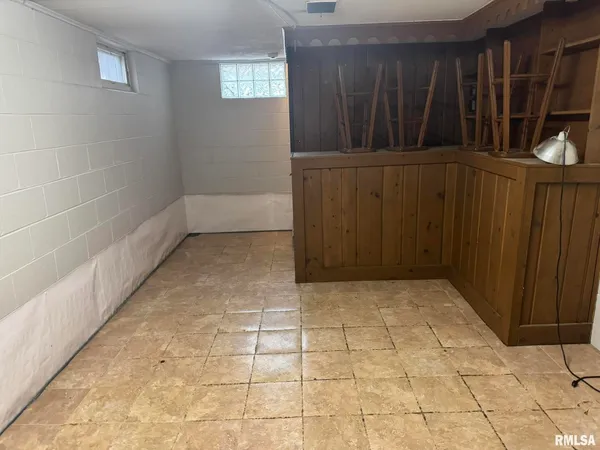 $2,350 | 3122 West Locust Street, Davenport, IA 52804