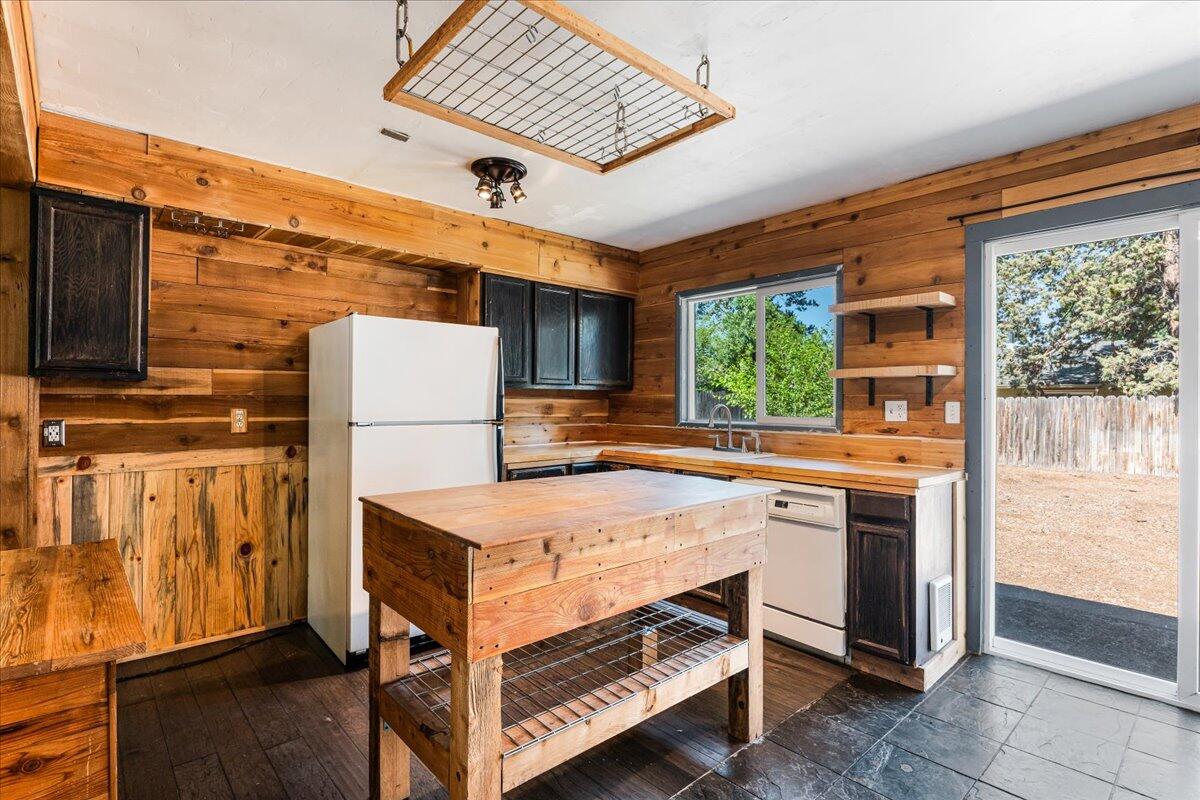 515 Southeast 4th Street Bend, OR 97702 - Photo 16 of 19 Butcher block and fridge stay