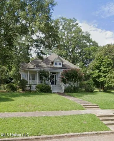 $299,000 | 321 West Chippewa Street, Brookhaven, MS 39601