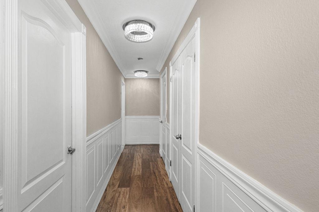1124 Lakewood Avenue Modesto, CA 95355 - Photo 20 of 40 a view of a hallway