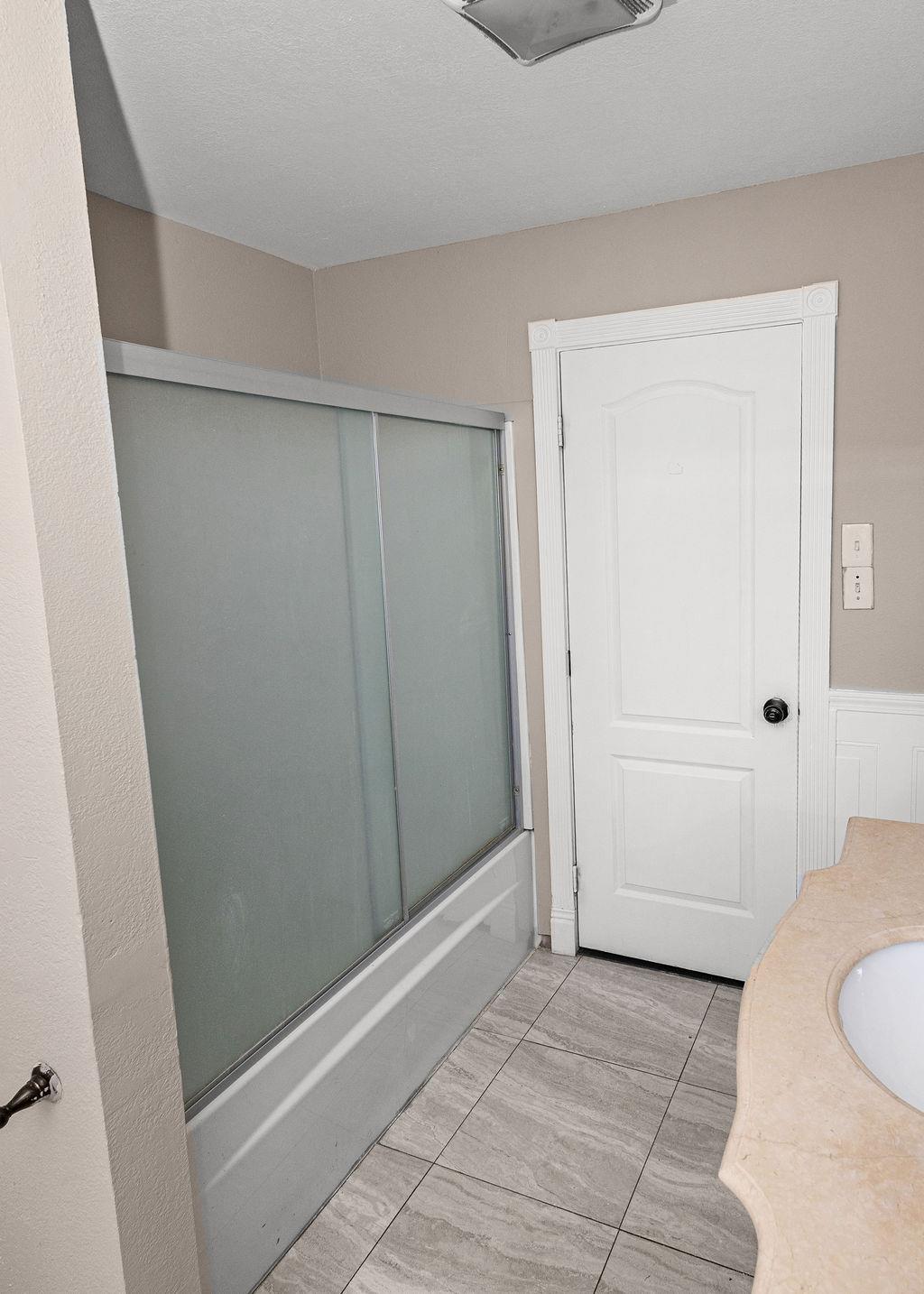 1124 Lakewood Avenue Modesto, CA 95355 - Photo 31 of 40 a view of bathroom