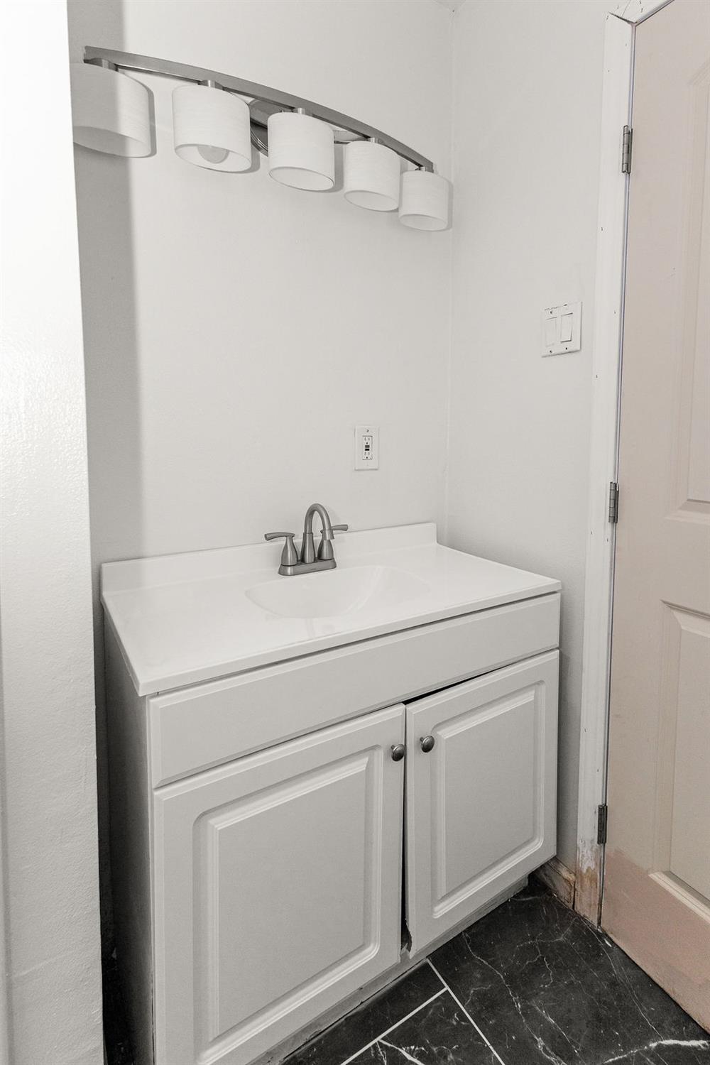 1124 Lakewood Avenue Modesto, CA 95355 - Photo 34 of 40 a utility room with dryer and washer