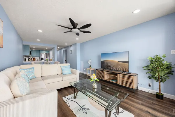 $249,000 | 7310 Seawall Boulevard, Unit 702, Galveston, TX 77551