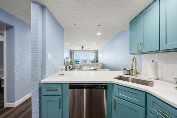 $249,000 | 7310 Seawall Boulevard, Unit 702, Galveston, TX 77551