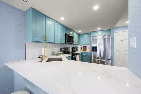 $249,000 | 7310 Seawall Boulevard, Unit 702, Galveston, TX 77551