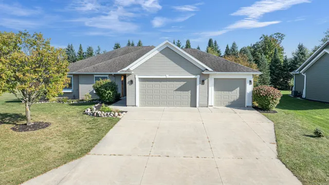 $469,900 | 1547 Foxfire Court, Waupaca, WI 54981