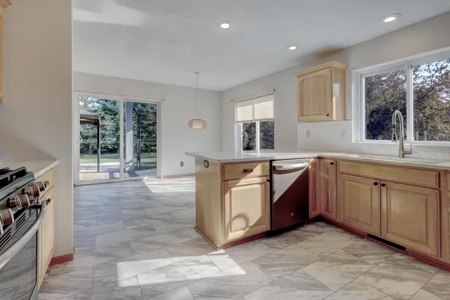 $469,900 | 1547 Foxfire Court, Waupaca, WI 54981