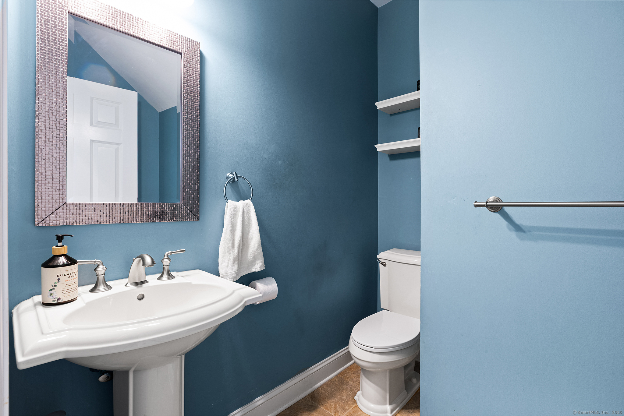 40 Wildwood Road Stamford, CT 06903 - Photo 14 of 39