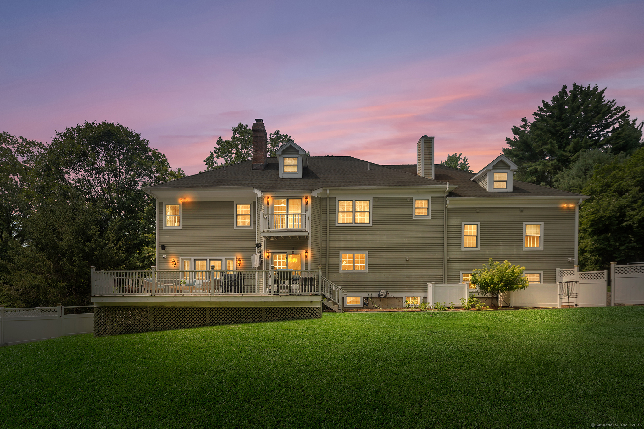 40 Wildwood Road Stamford, CT 06903 - Photo 2 of 39