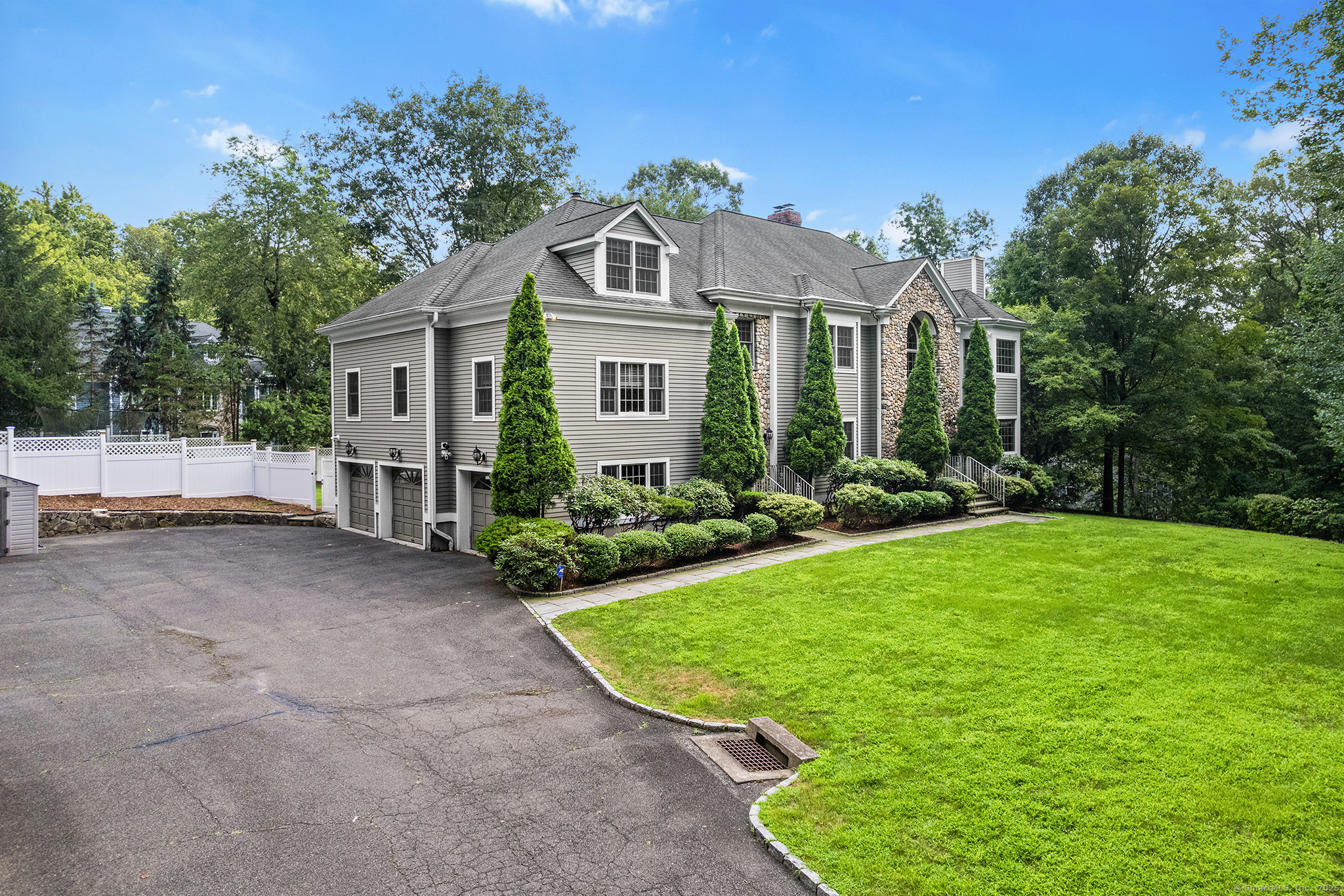 40 Wildwood Road Stamford, CT 06903 - Photo 32 of 39