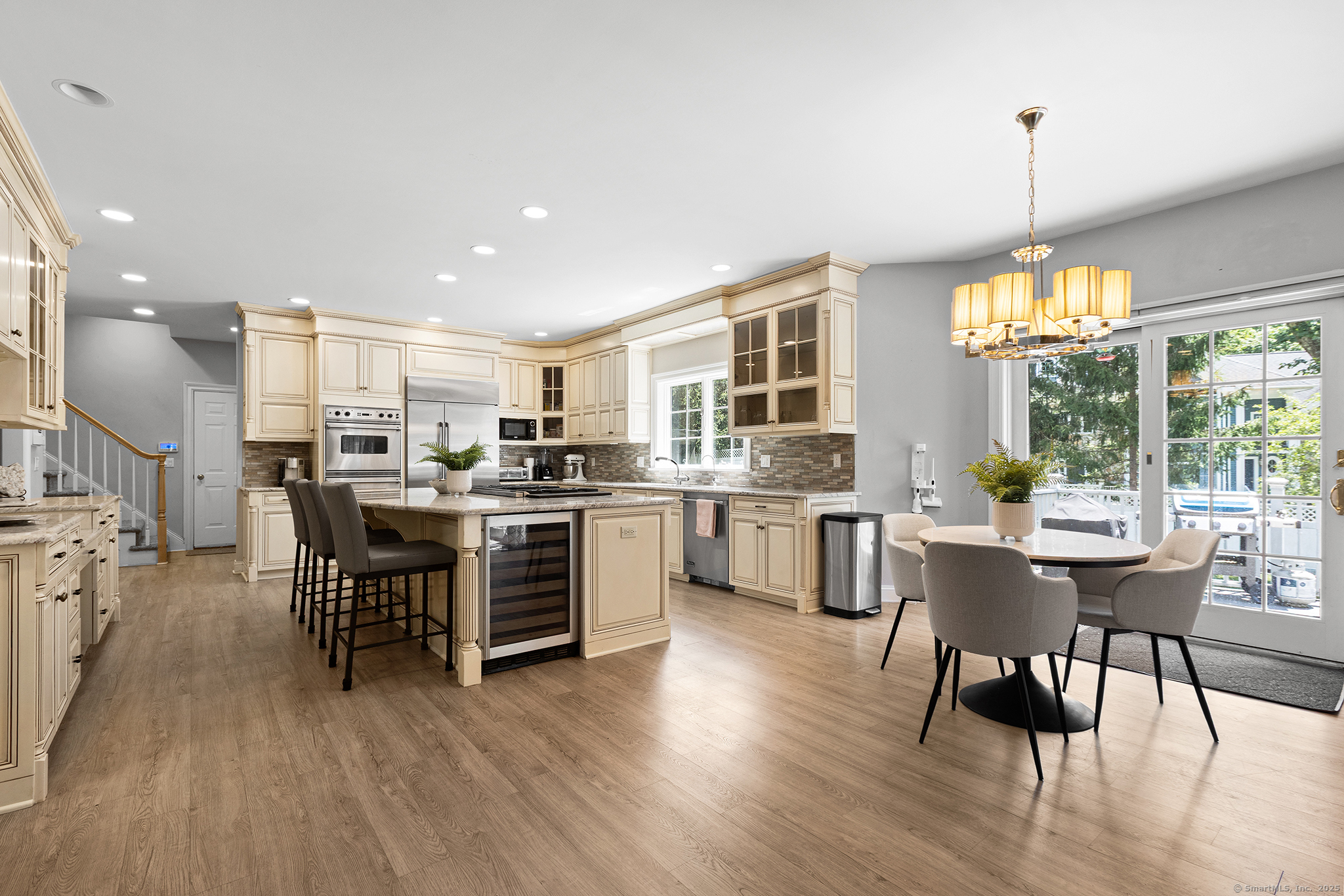 40 Wildwood Road Stamford, CT 06903 - Photo 4 of 39