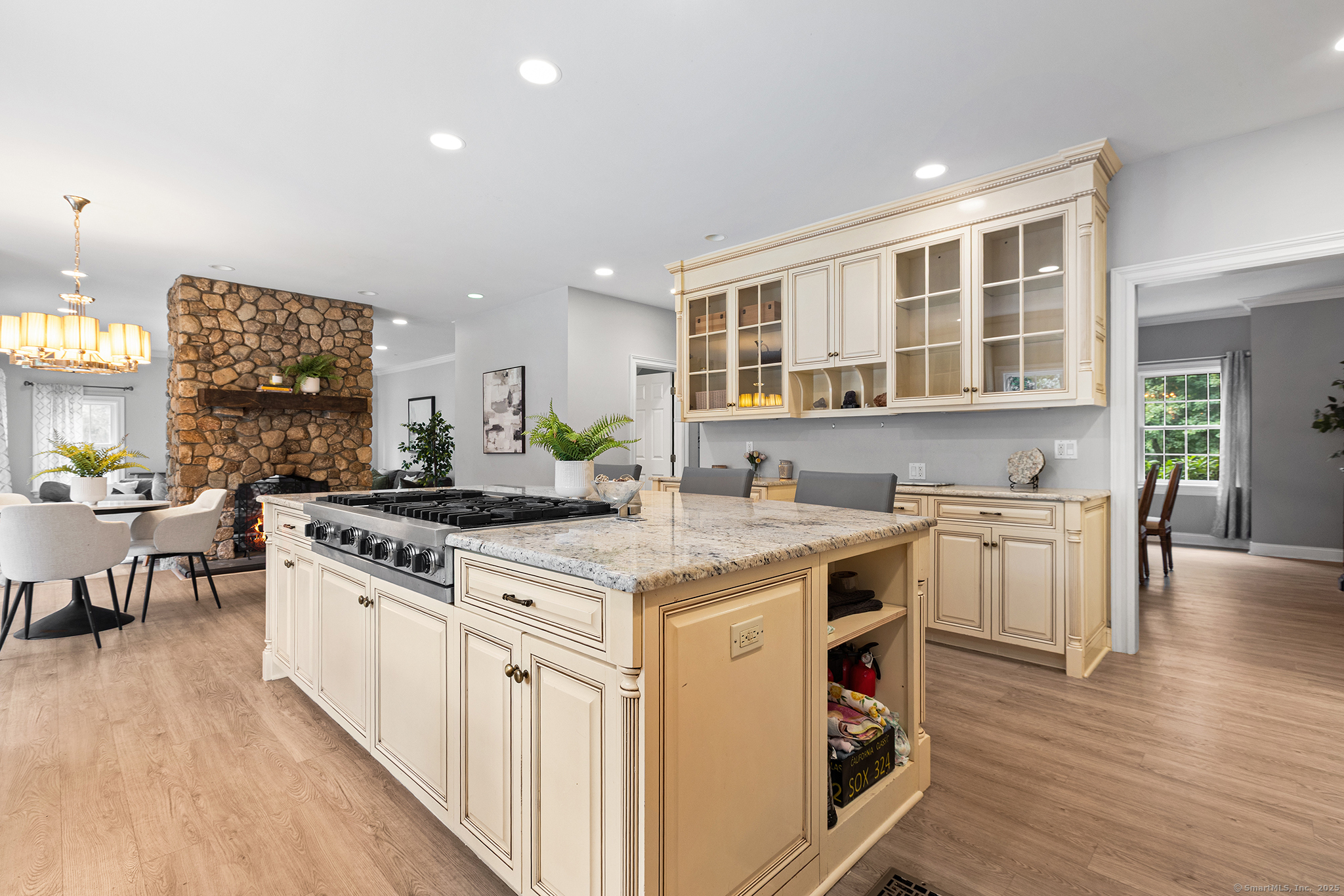 40 Wildwood Road Stamford, CT 06903 - Photo 5 of 39