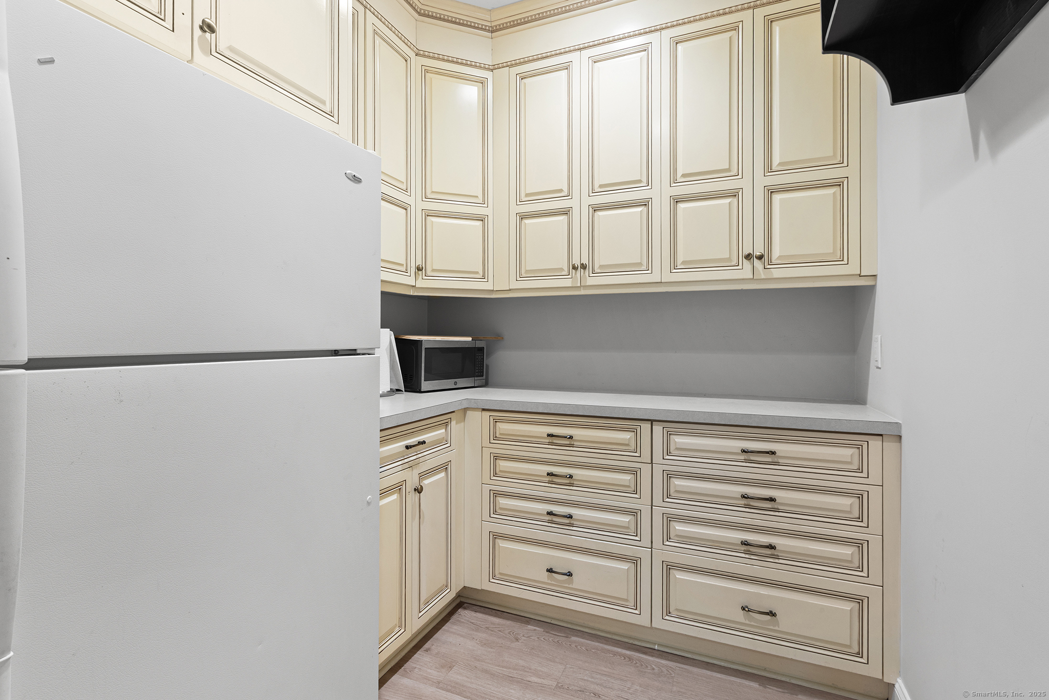 40 Wildwood Road Stamford, CT 06903 - Photo 7 of 39