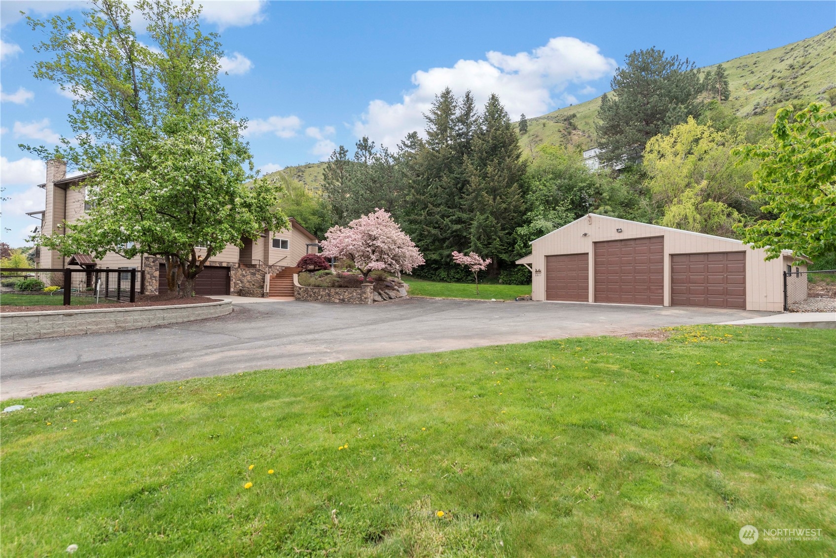 2811 Number 1 Canyon Road Wenatchee, WA 98801 - Photo 1 of 39 Gallery Image 1