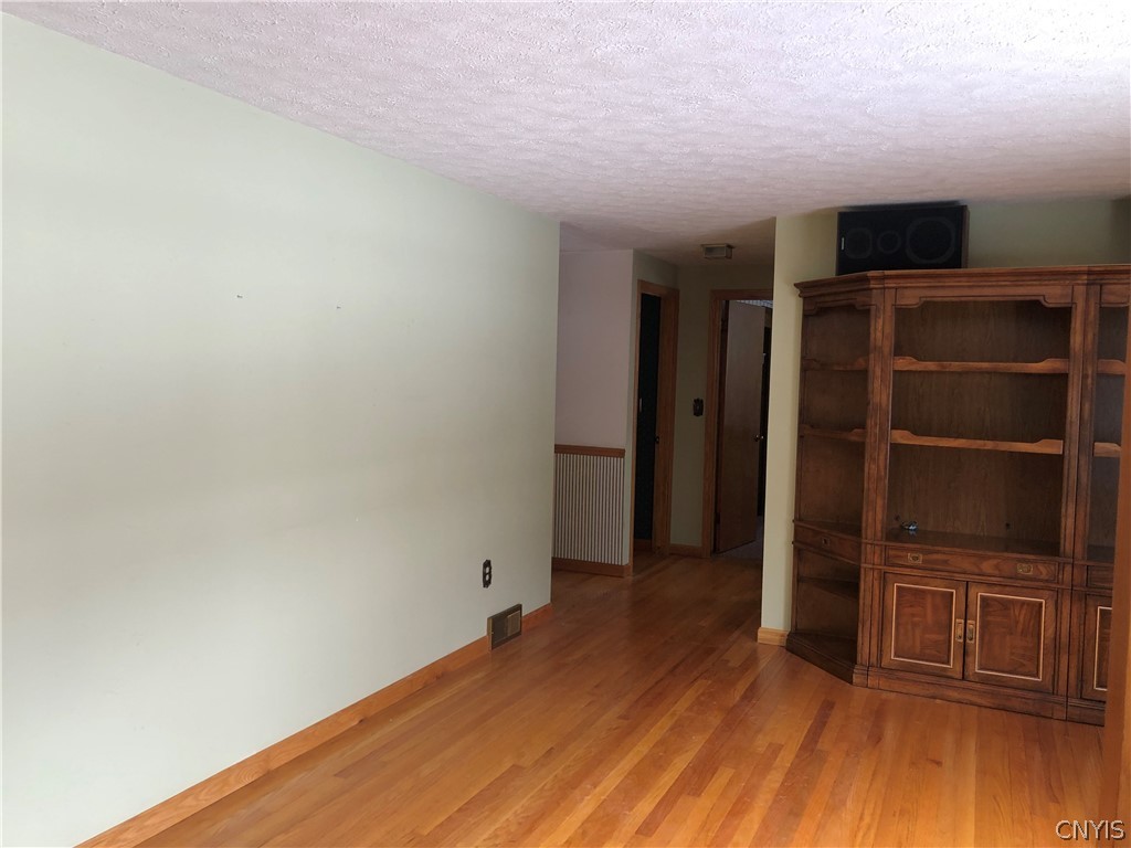 107 Clearview Road Syracuse, NY 13214 - Photo 27 of 37