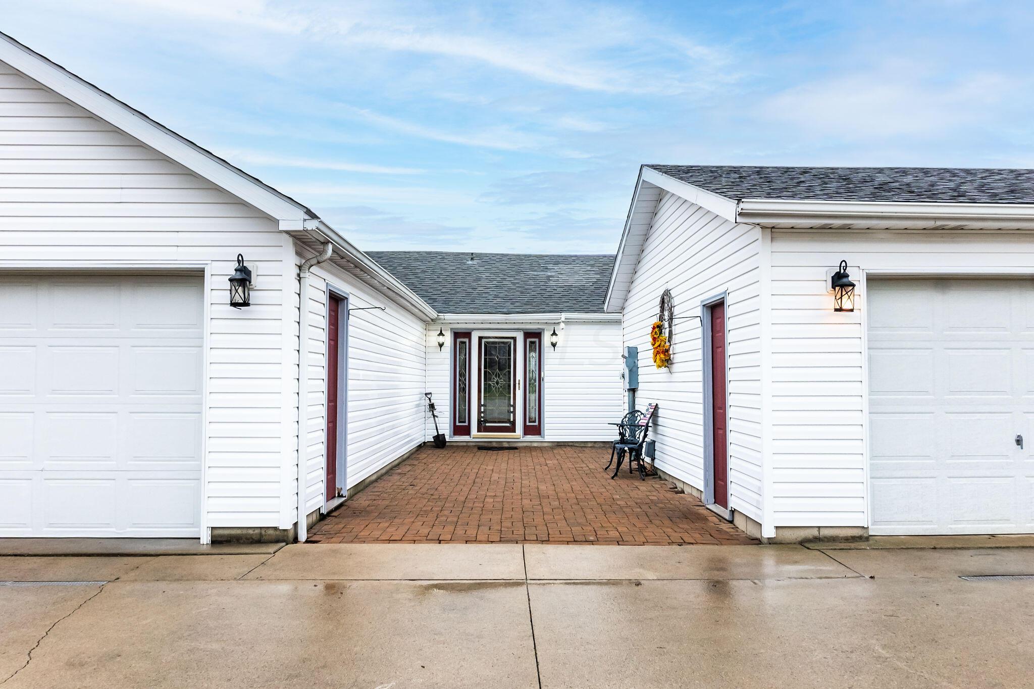1514 Crissinger Road Marion, OH 43302 - Photo 5 of 42 Side Entryway