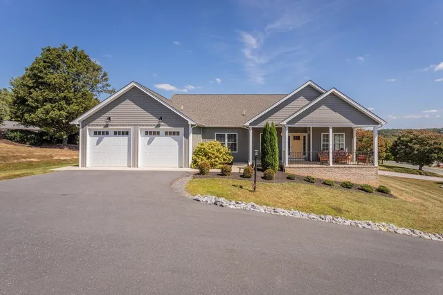 $434,900 | 215 Heather Lane, Staunton, VA 24401