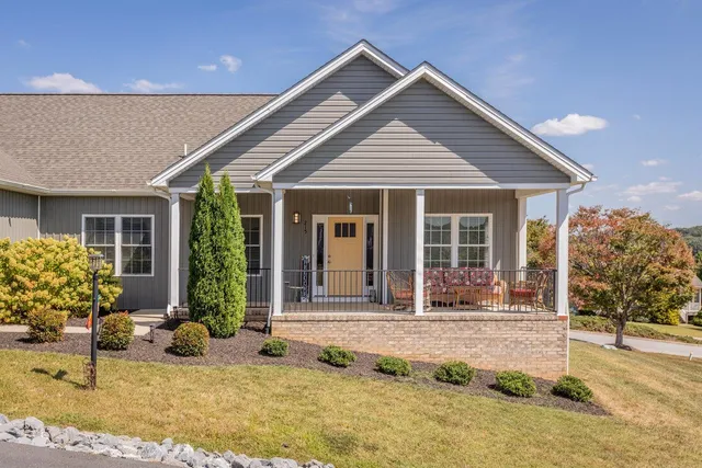 $434,900 | 215 Heather Lane, Staunton, VA 24401