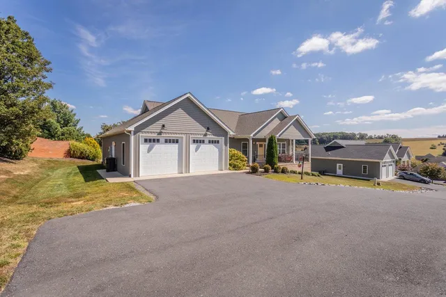 $434,900 | 215 Heather Lane, Staunton, VA 24401