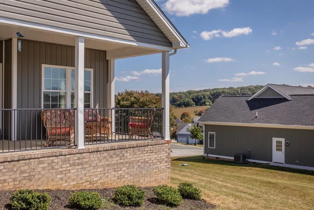 $434,900 | 215 Heather Lane, Staunton, VA 24401