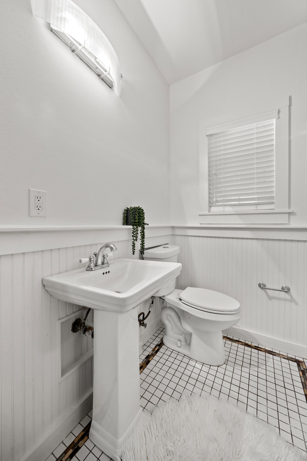 2503 Bryan Street Austin, TX 78702 - Photo 17 of 33 The ensuite bath is equipped with a classic pedestal sink and a clean, updated tile surround for the shower and tub