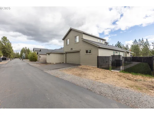 $439,000 | 51840 Hollinshead Place, La Pine, OR 97739