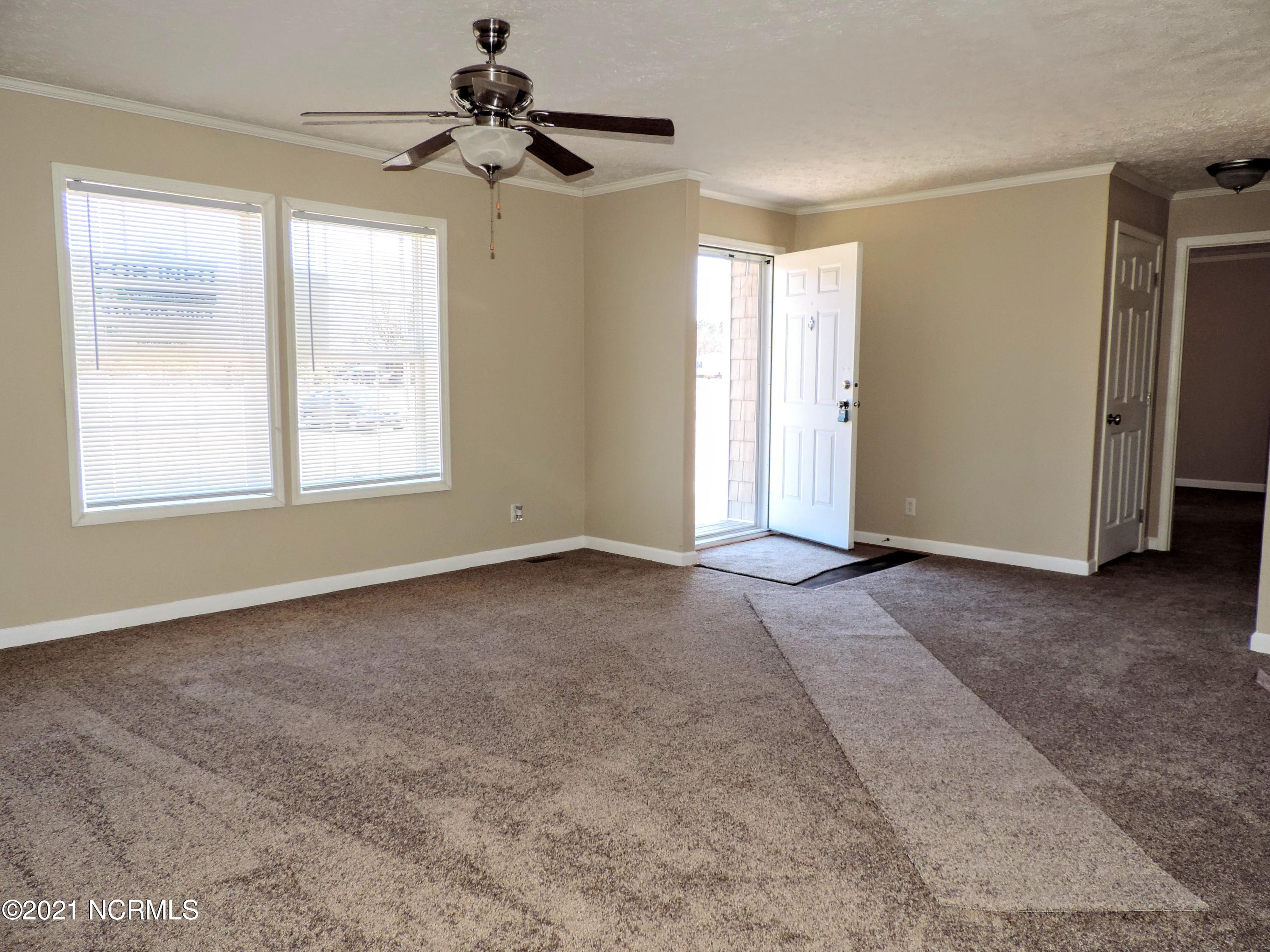 1686 Honeycutt Road Clinton, NC 28328 - Photo 2 of 33 DSCN5547