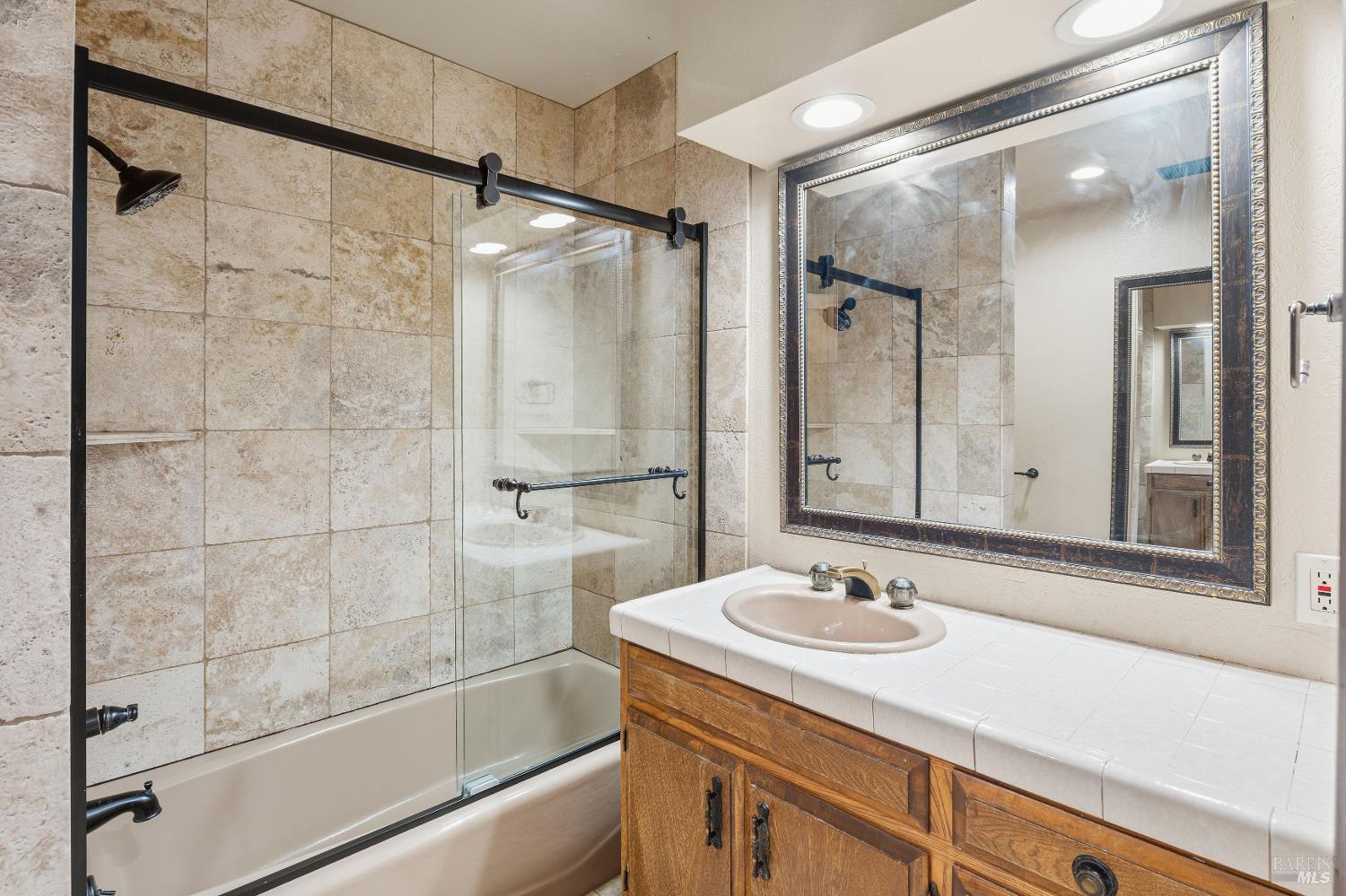 888 Watson Road Ukiah, CA 95482 - Photo 19 of 40 Shared bathroom