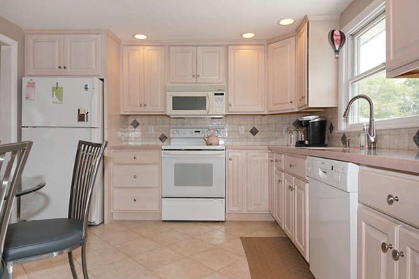 18 Tournament Road Natick, MA 01760 - Photo 5 of 16 Gallery Image 5