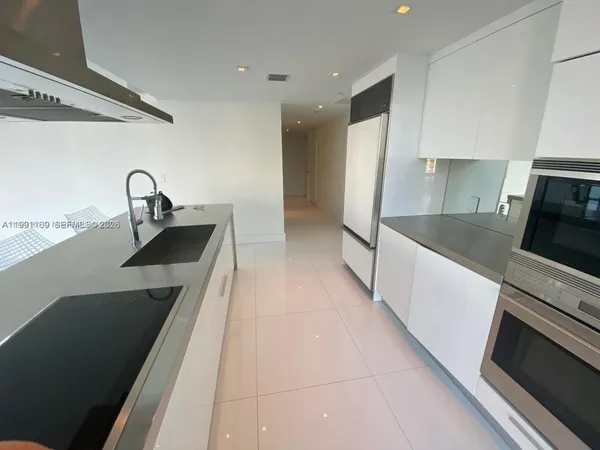 $6,800 | 495 Brickell Avenue, Unit 2902, Miami, FL 33131