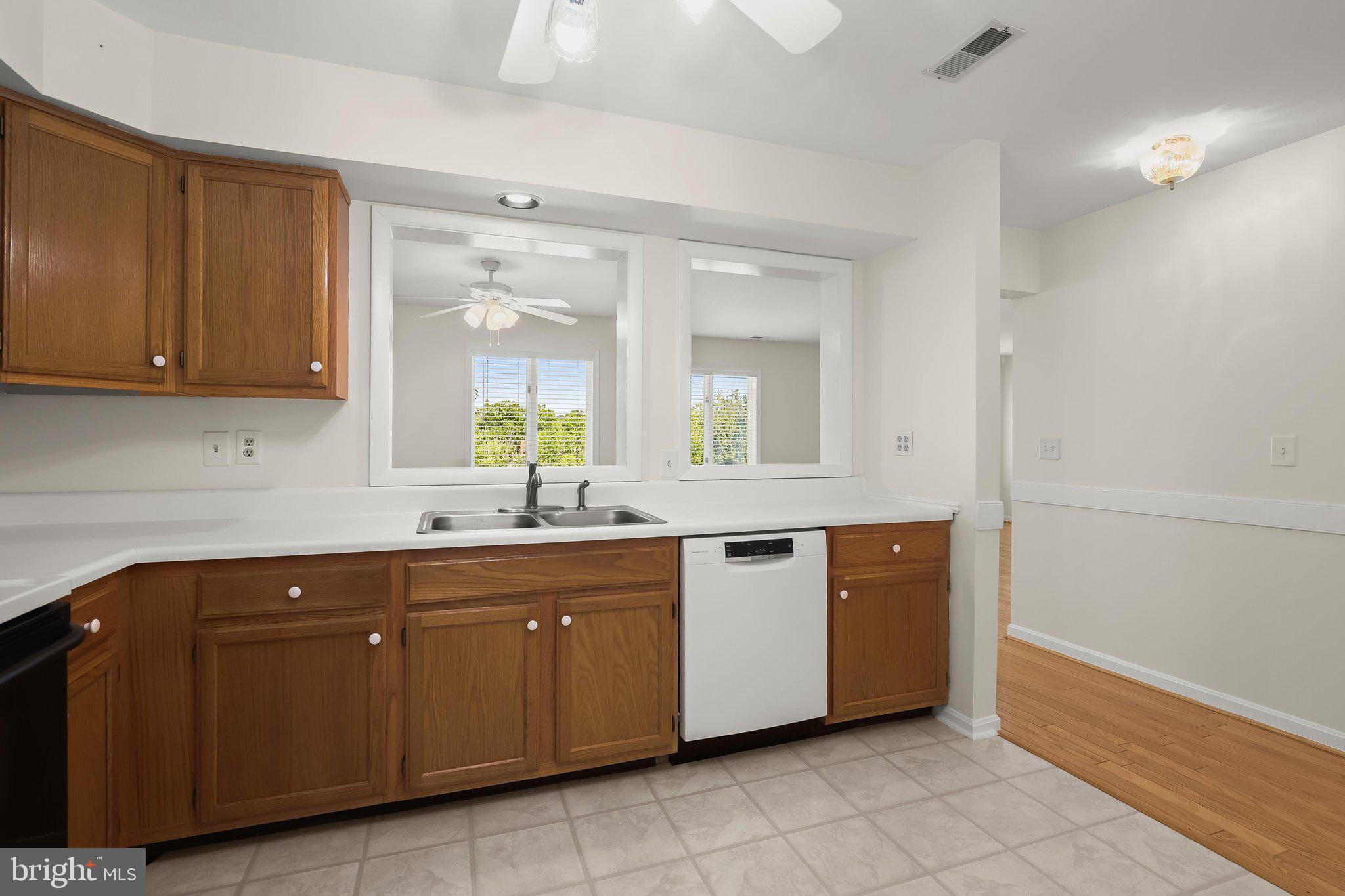445 Pleasanton Road, Unit C31 Westminster, MD 21157 - Photo 11 of 37 Eat-In Kitchen