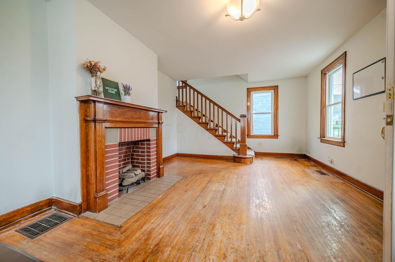 159 Pershing Drive Lancaster, OH 43130 - Photo 4 of 24 DSC_0494-Enhanced-NR
