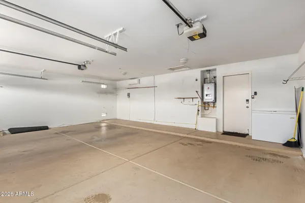 a view of a back yard